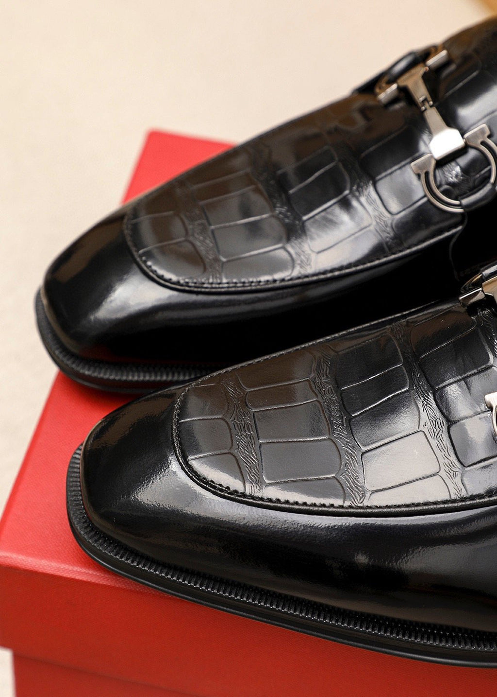 Ferragamo Men's Black Textured Bit Loafers - Low-Profile Heel